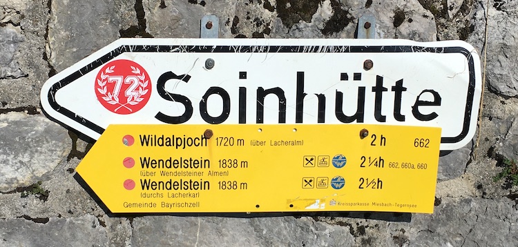 Carteles en la ruta al Wendelstein